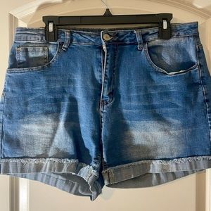 UC Jean shorts size Large